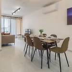 Steps Away From The Sea In - Sleeps 6 * Sliema