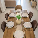 Apartamento Steps Away From The Sea In - Sleeps 6 *