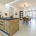 Steps Away From The Sea In - Sleeps 6 Apartman