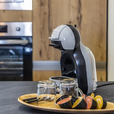 Apartament Steps Away From The Sea In - Sleeps 6