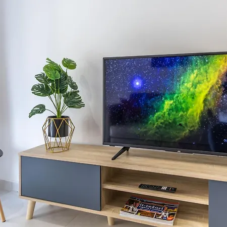 Apartament Steps Away From The Sea In - Sleeps 6