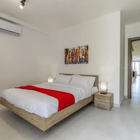 Apartament Steps Away From The Sea In - Sleeps 6