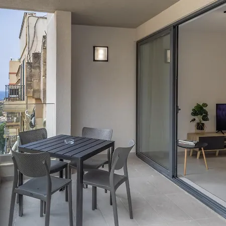 Apartament Steps Away From The Sea In - Sleeps 6