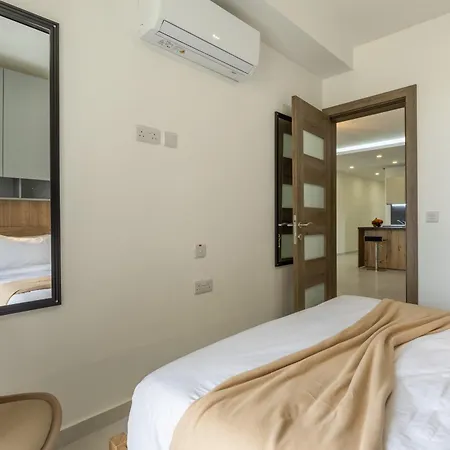 Steps Away From The Sea In - Sleeps 6 Apartment