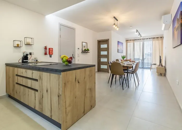 Steps Away From The Sea In - Sleeps 6 Apartment