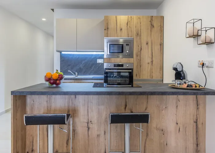 Steps Away From The Sea In - Sleeps 6 Apartment *