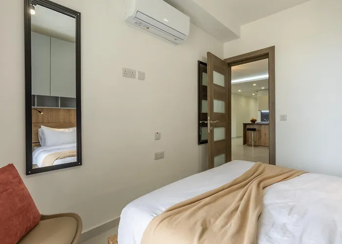 Steps Away From The Sea In - Sleeps 6 Apartment