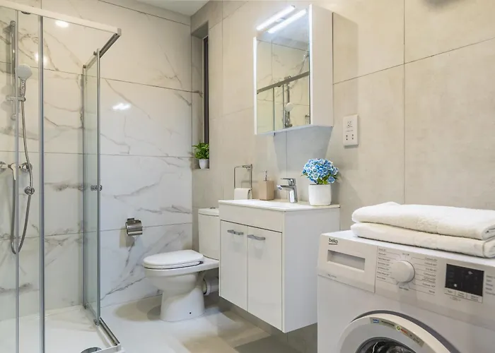 Steps Away From The Sea In - Sleeps 6 Apartment Sliema