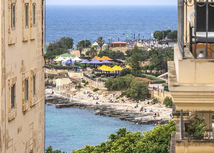 Steps Away From The Sea In - Sleeps 6 Apartment *